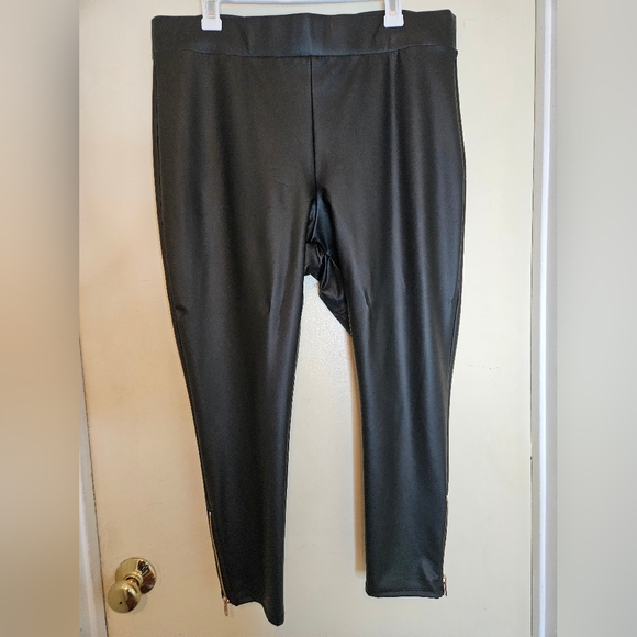 Torrid faux leather leggings - Picture 3 of 8